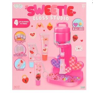 Sweetie Gloss Studio Lip Gloss Making Kit